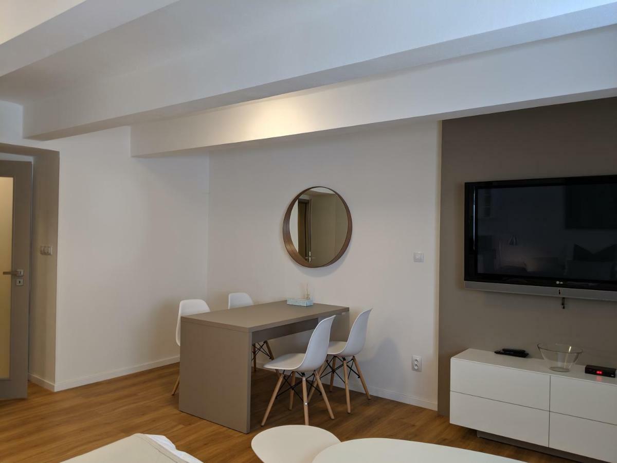 Ap 1 - Apartments 4U Brezinova "Overnight Simply" Hradec Králové 외부 사진